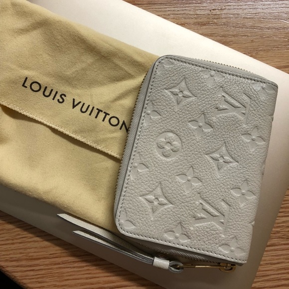 Louis Vuitton Handbags - Louis Vuitton LV off-white empriente wallet